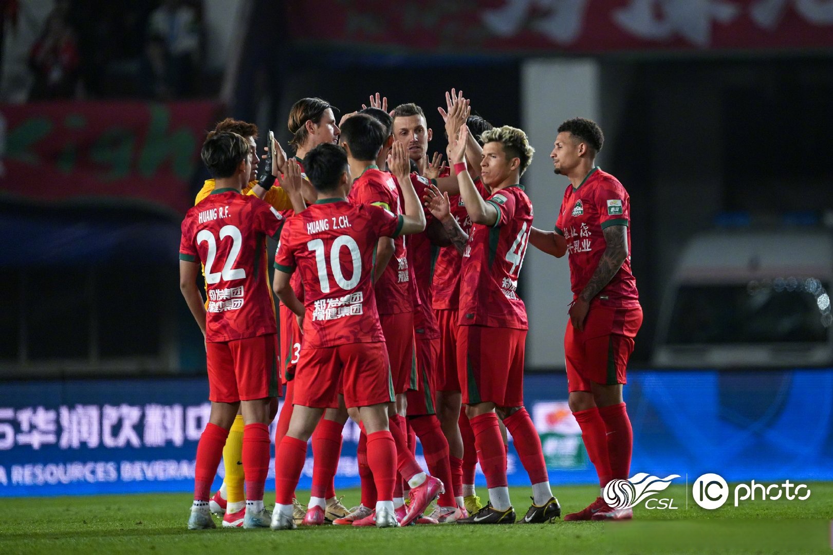 米兰平台 -窗口期体能课后，广州队伤情更新备战意大利杯，质疑声仍在，阵容厚度经受考验的简单介绍