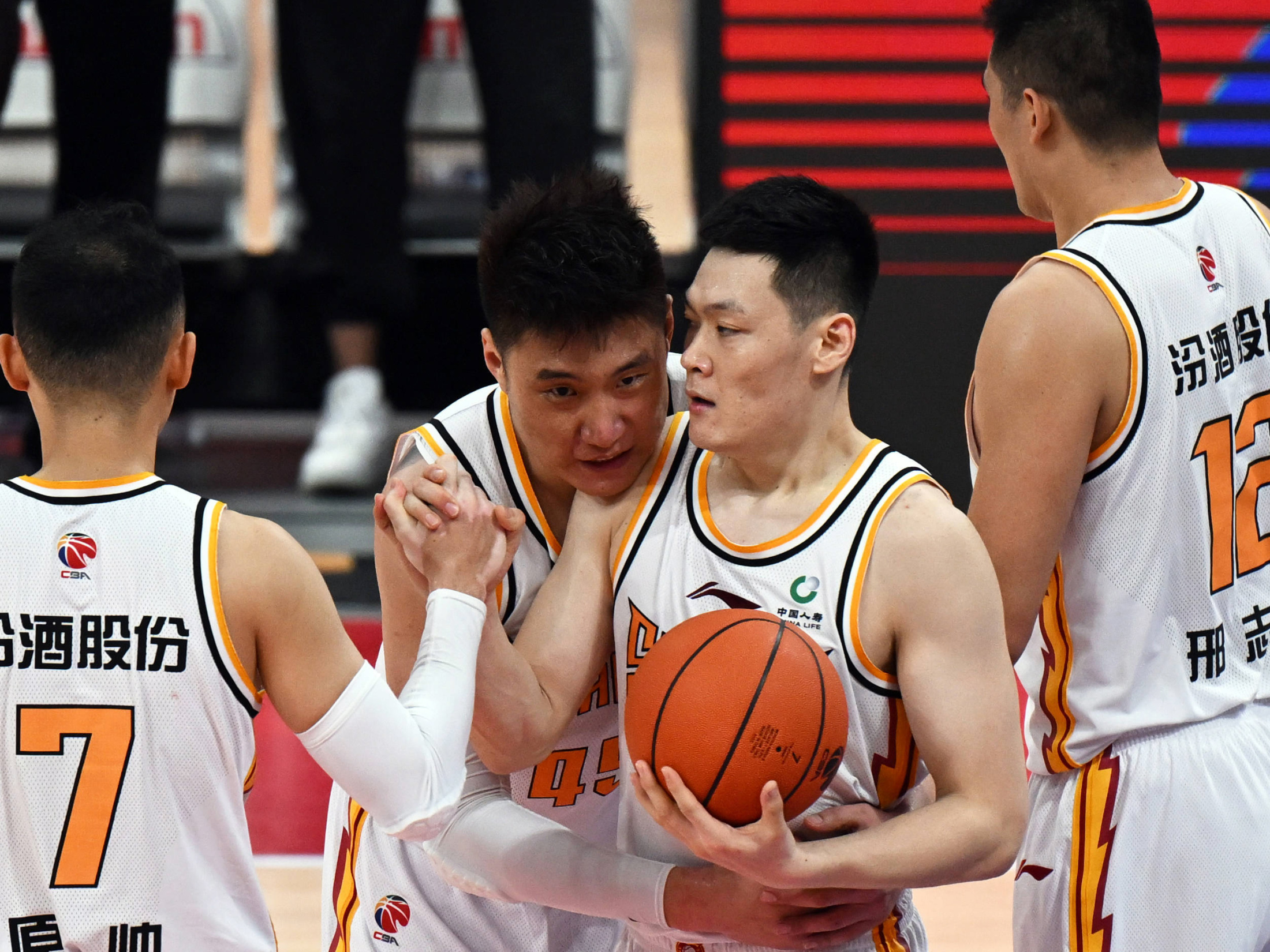 米兰娱乐网站 -转折点山东男篮遗憾出局，NBA常规赛清晨攻防权衡，媒体盛赞，球队文化再被提及的简单介绍