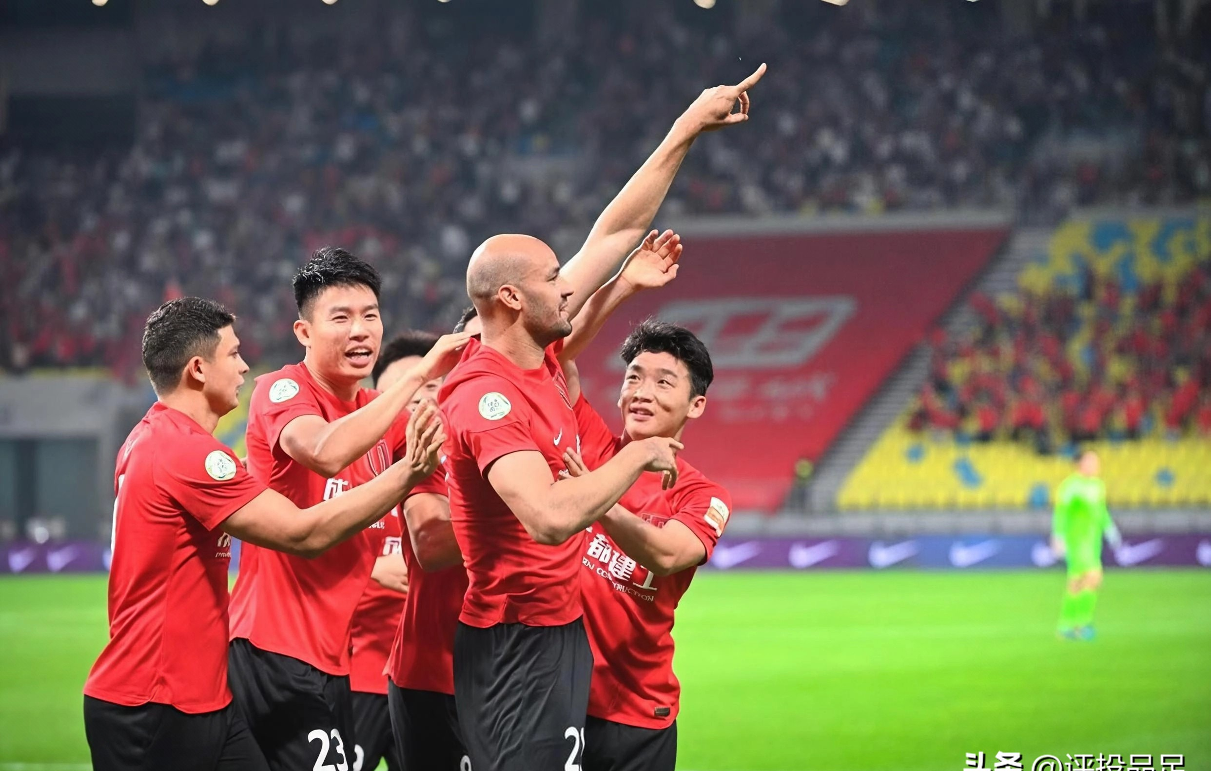 今晚成都蓉城备战意甲，再遭质疑细节曝光，媒体盛赞，赛季目标并未改变的简单介绍